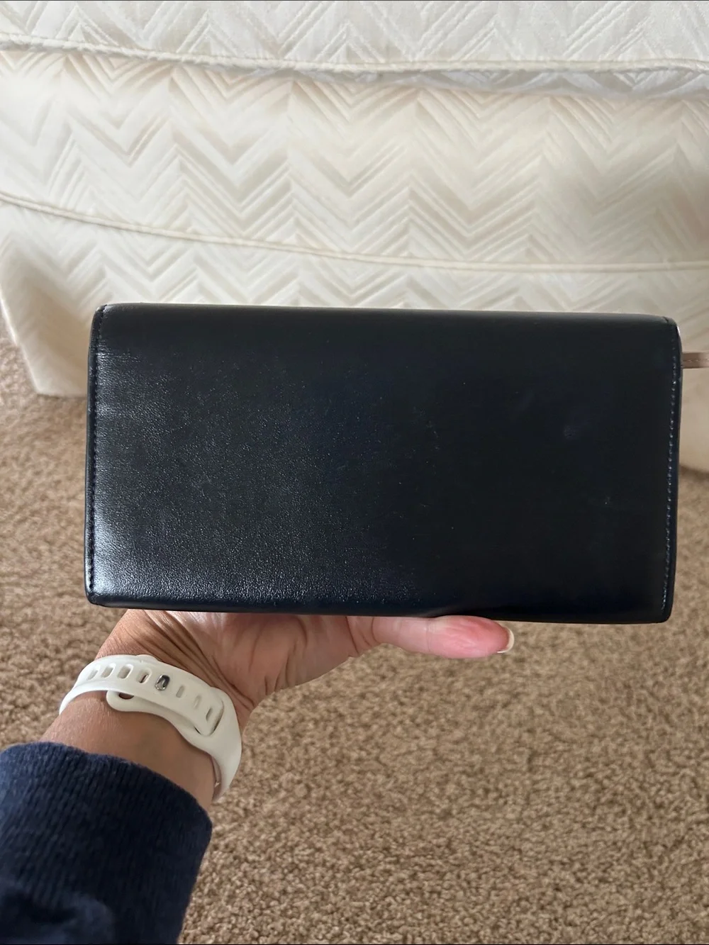 Chloe Black Leather Continental Wallet with Gold 'C' Hardware - Picture 4 of 16